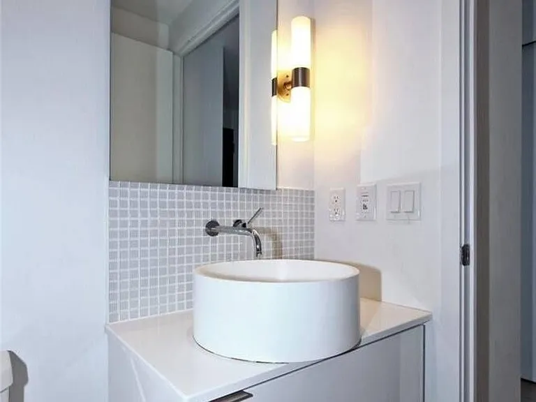 185 Roehampton Ave #1504 — Photo 11