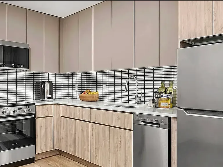 1535 New York Ave #6R — Photo 2