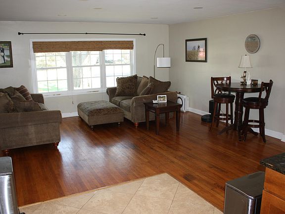 4th image of 2203 Edgewood Dr
