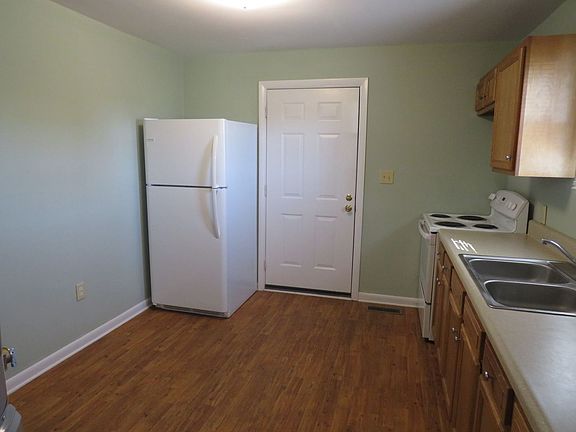 4th image of 805B Cedar St