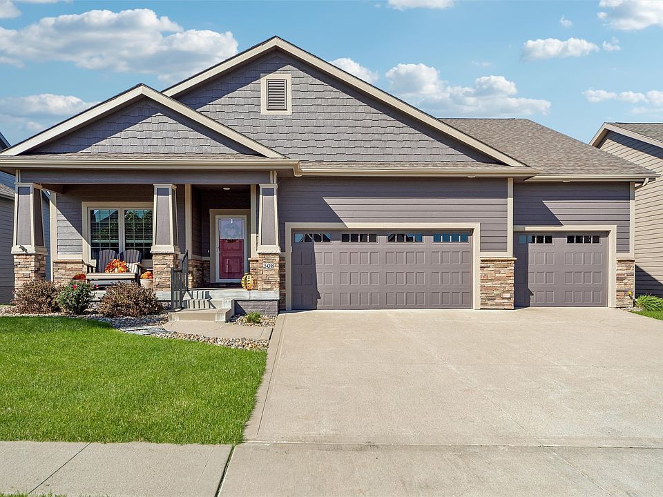 1st image of 308 NE Pinehurst Cir