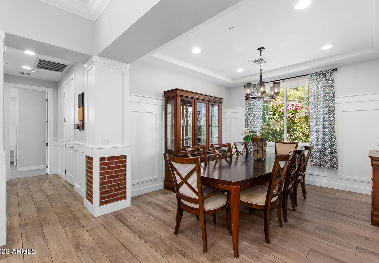 5 bed, 3.5 bath, 3118 sqft, $10,000 — Photo 2
