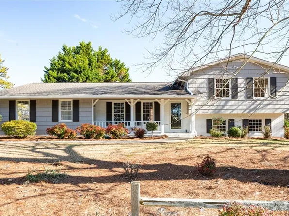 2700 Fernvalley Rd, Marietta, GA 30066