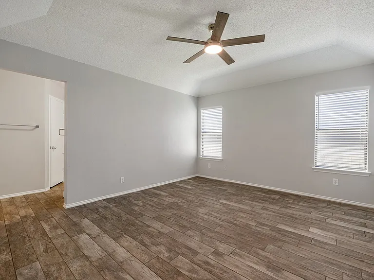 7501 Whistlestop Dr — Photo 13