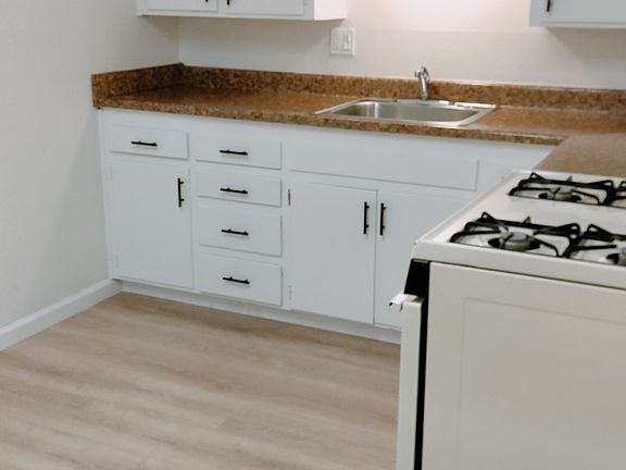 3rd image of 7527ZRM Cook Ave #Zrm