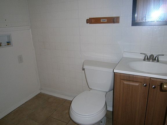 5th image of 4730 Woodlake Dr