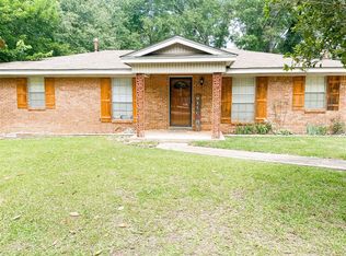 220 Tacoma Dr, Coosada, AL 36020