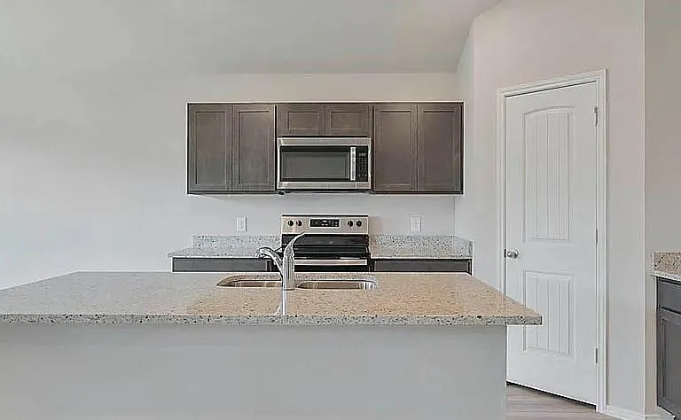 3 bed, 2.0 bath, 1263 sqft, $1,850 — Photo 3