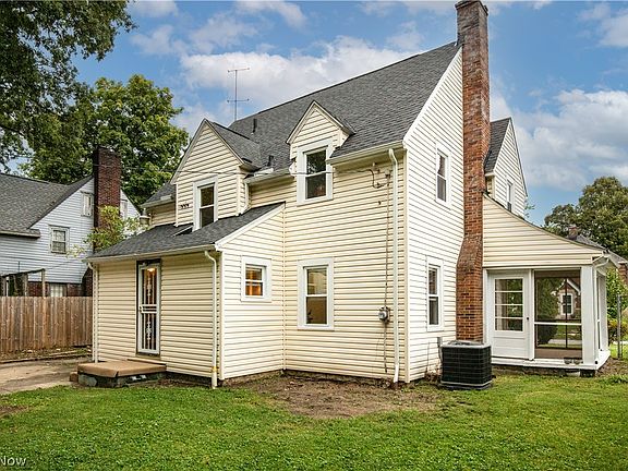 3rd image of 574 Moreley Ave