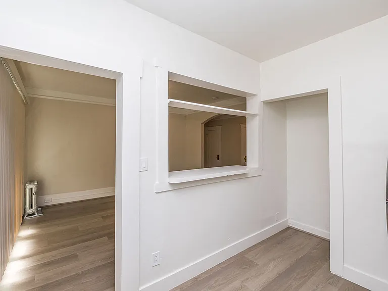 240 Grand — Photo 25