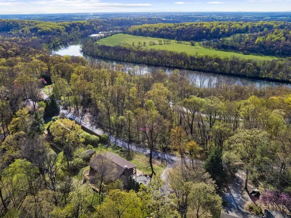 352 Red Bird Ln, Harpers Ferry, WV 25425