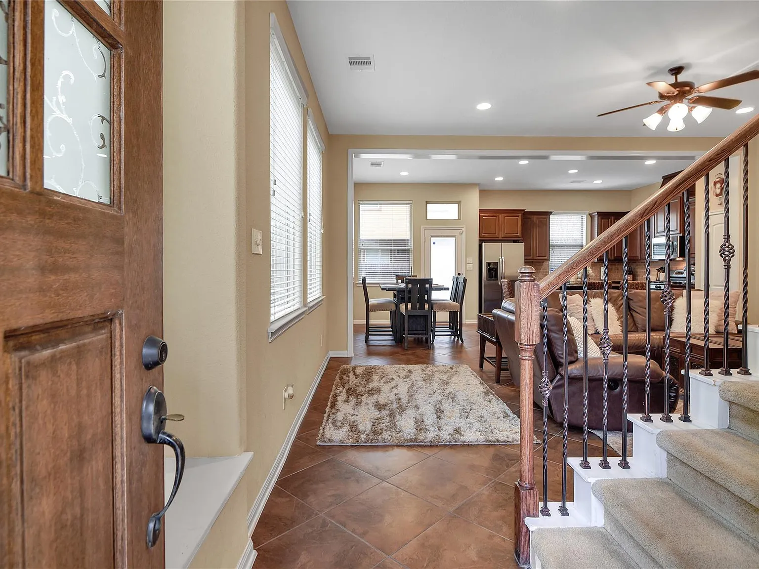 3 bed, 2.5 bath, 1949 sqft, $2,500 — Photo 2