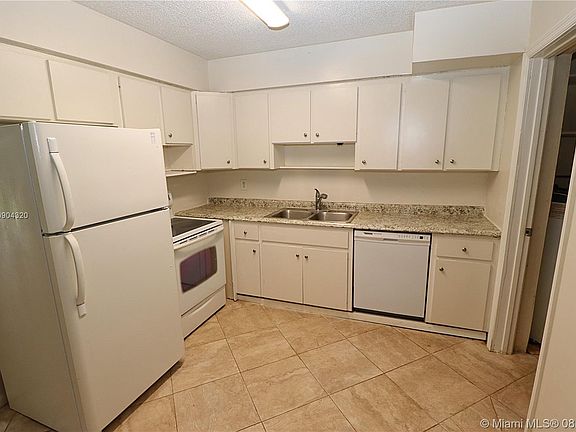 4th image of 4961 SW 92nd Ave