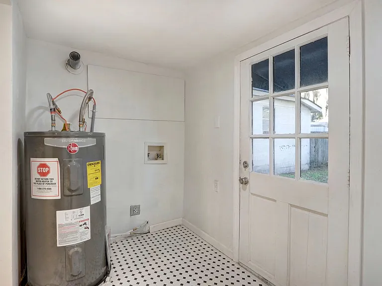 2130 E Gwinnett St — Photo 23