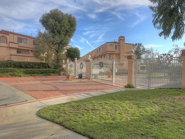3101 Plaza Del Amo #63 — Photo 23