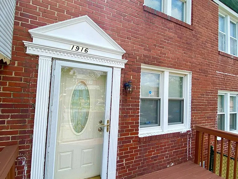 1916 Harman Ave — Photo 2