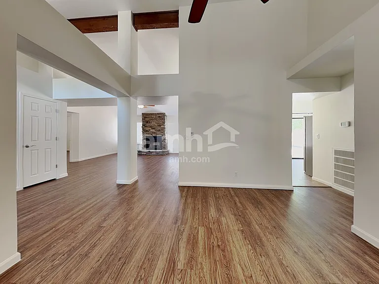 11106 E Becker Ln — Photo 8