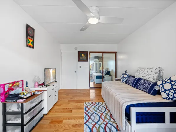 108-15 Sea View Avenue image 4 of 18