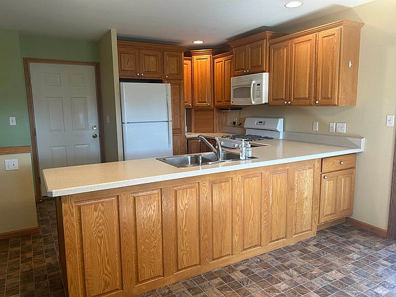 4th image of 215 Meadow Dr