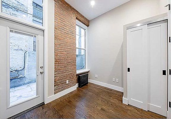 4th image of 70 Carmine St APT 1R