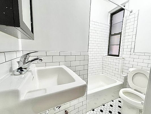 5th image of 303 E 91st St #2R