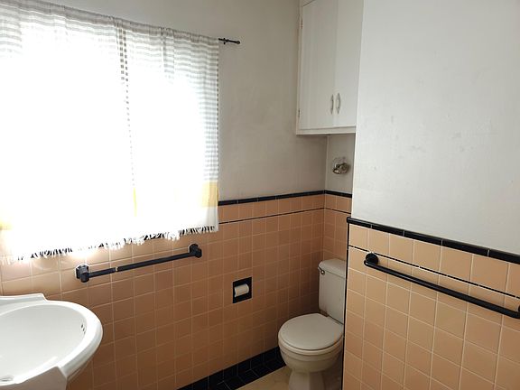 4th image of 608 Brooklyn Ave APT 1