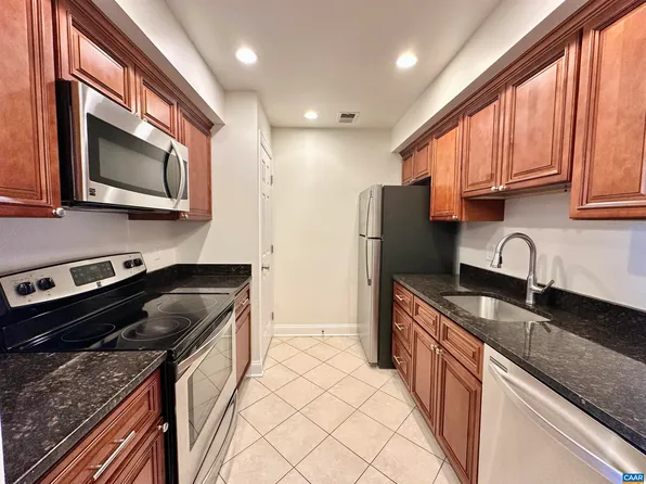 110 Turtle Creek Rd APT 4, Charlottesville, VA 22901