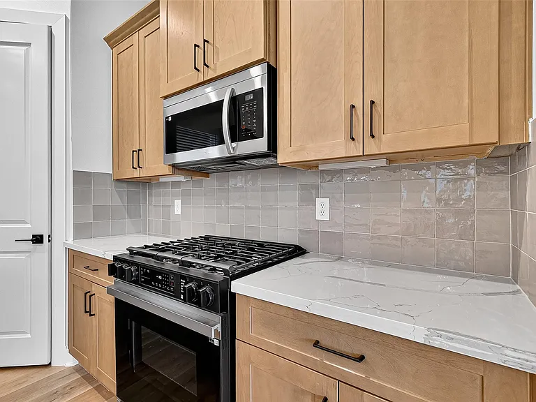 3315 Daphne St — Photo 18