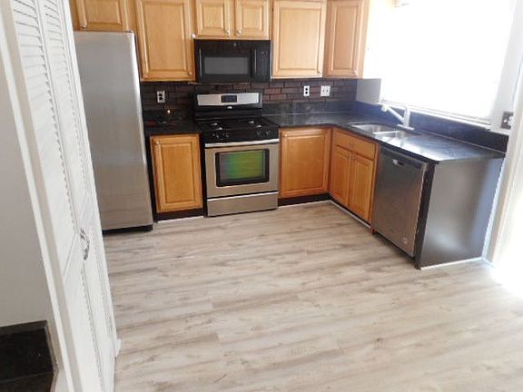 4th image of 5895 Kingsfield Dr