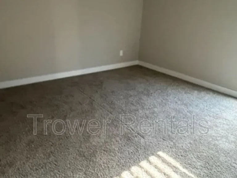 1226 E 92nd St — Photo 11