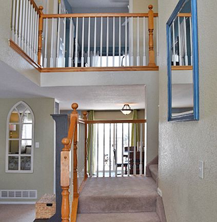 Entry-Stairs to Upper Level