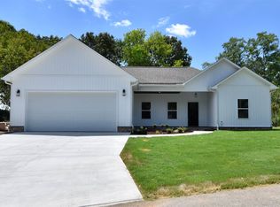 106 Taylor Rd, Florence, AL 35633