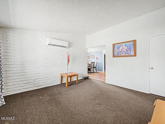 5th image of 3071 S Eastview Ave