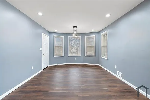 1558 Calvert St — Photo 6
