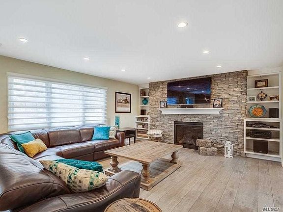 5th image of 27 Ferraro Dr