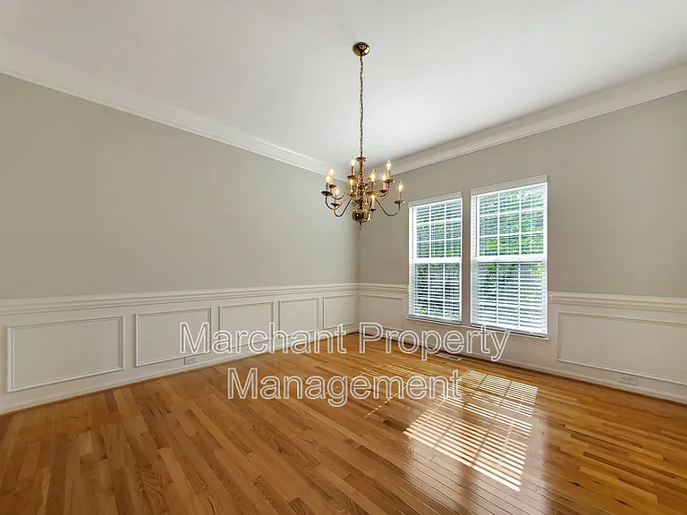 15 Silverthorn Ct — Photo 8