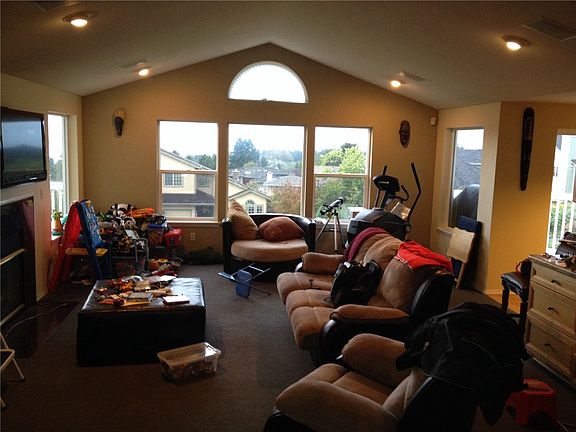 3rd image of 1856 Hillside Dr NE