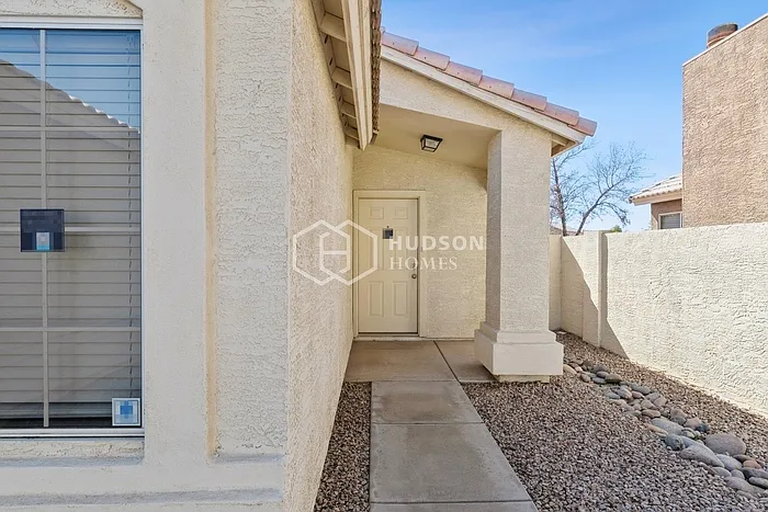 843 E Morelos St — Photo 3