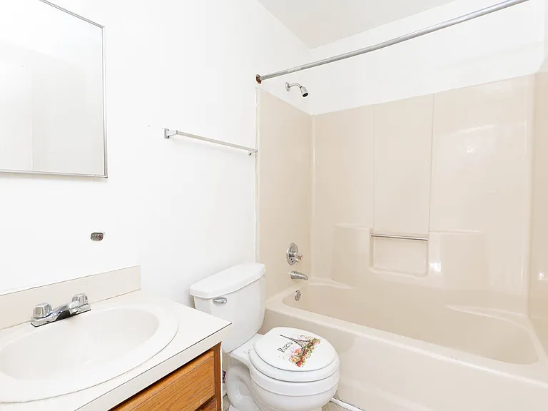 1110 Chapel St — Photo 12