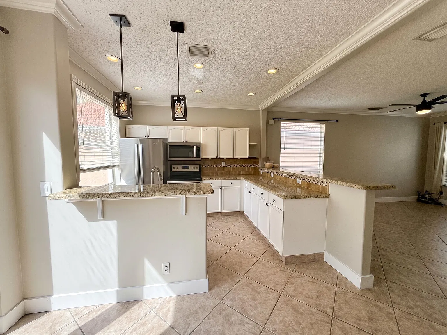 3 bed, 2.5 bath, 1564 sqft, $4,000 — Photo 4
