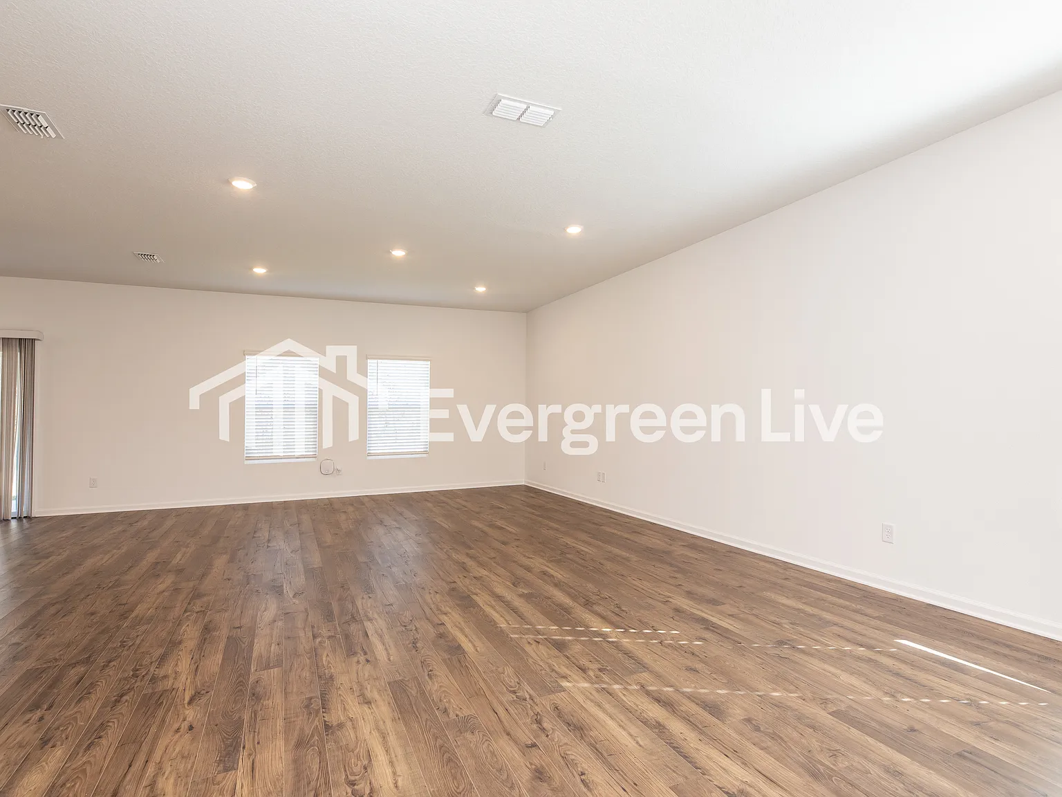 3 bed, 2.0 bath, 2436 sqft, $2,320 — Photo 4