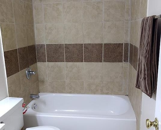 3rd image of 977 Green St