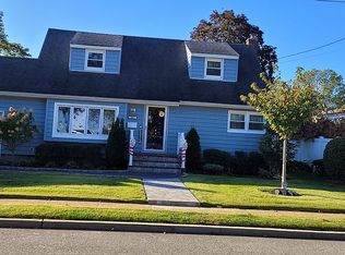 407 Pittsburgh Ave, Massapequa Park, NY 11762