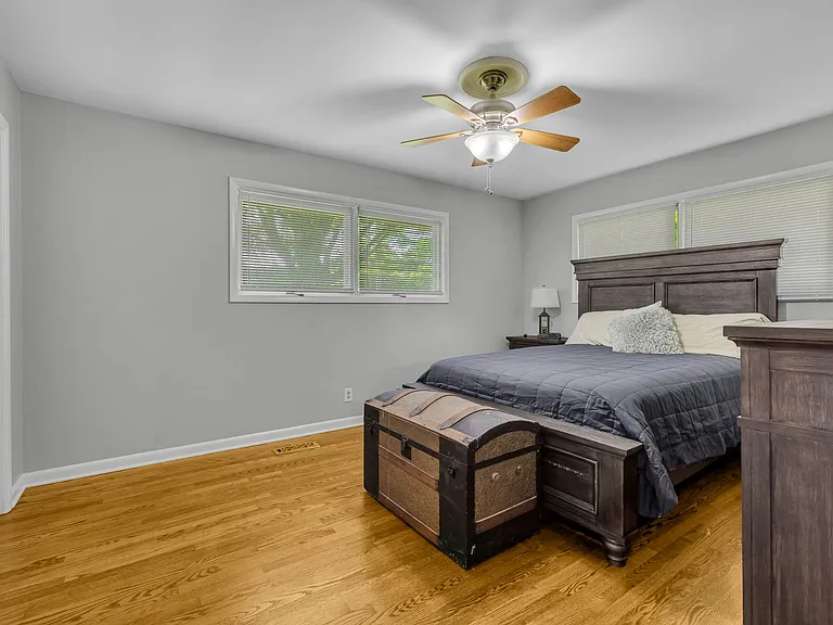 Queen bed