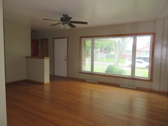 4th image of 702 Campbell Ave