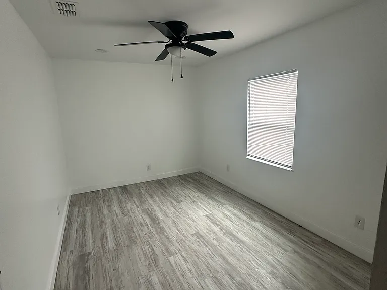 1103 Basin St — Photo 18