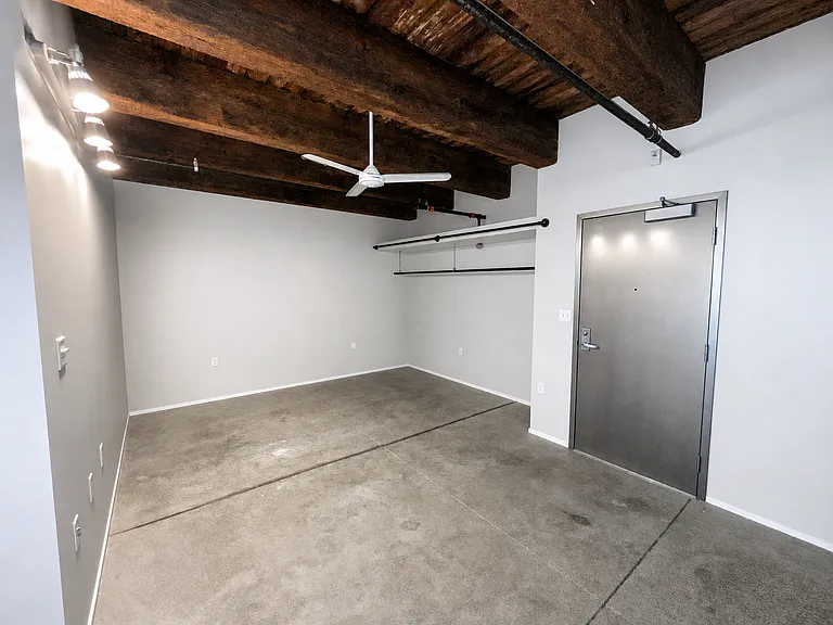 2501 Liberty Ave — Photo 5