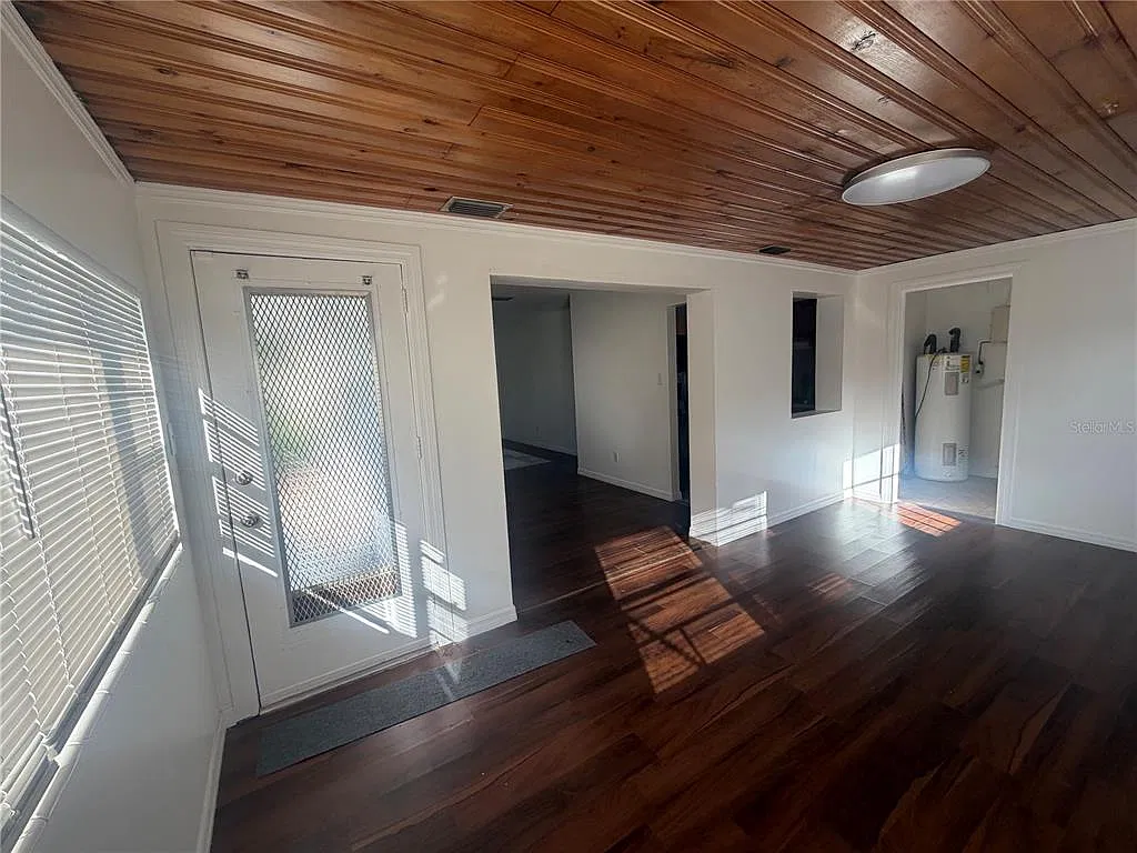 3 bed, 1.5 bath, 1162 sqft, $3,200 — Photo 4