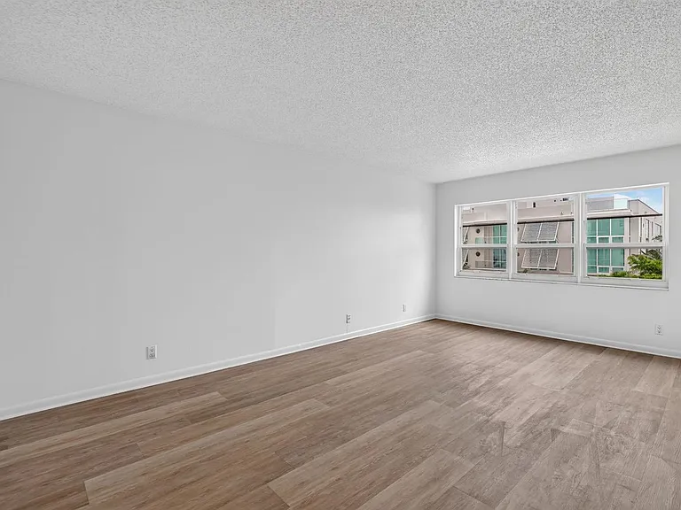 340 Sunset Dr #501 — Photo 22