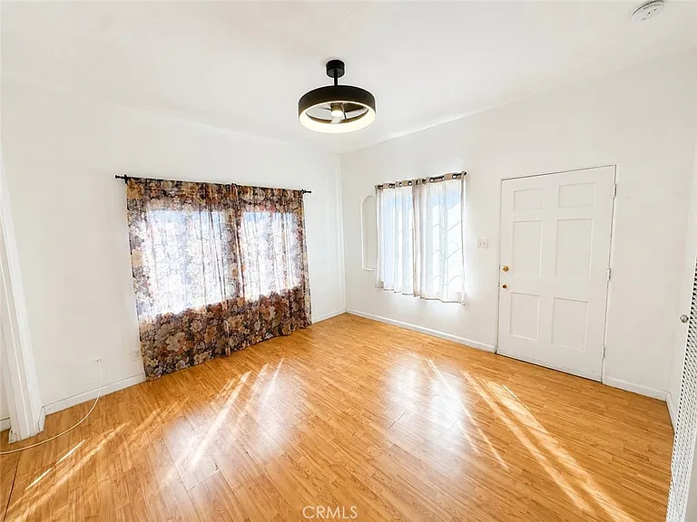 10716 Ralston Ave — Photo 3